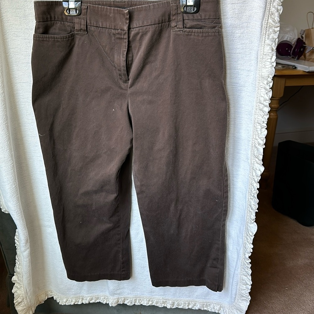 Brown capris